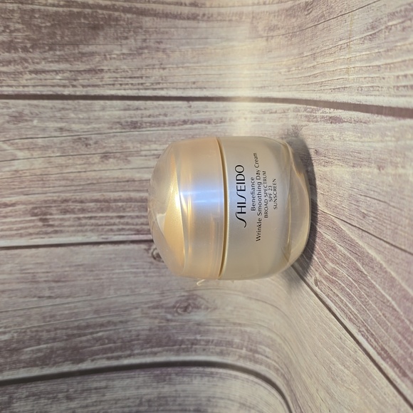 Shiseido Wrinkle Smoothing Day Cream SPF 23 50ml**